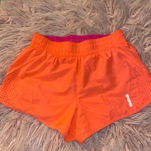 WOMEN REEBOK RUNNING SHORT SIZE M